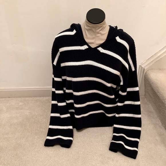 NWOT Gap Sweater - Picture 1 of 4